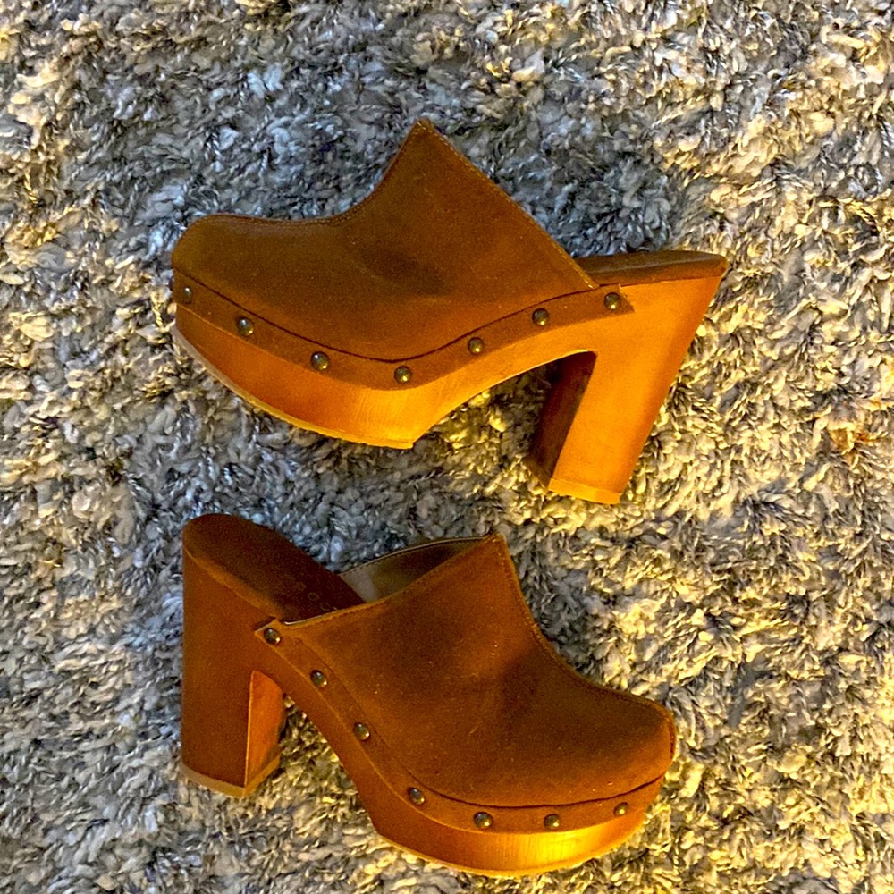 Clogs